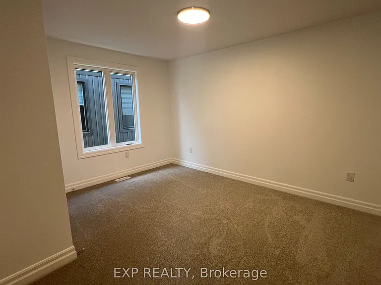 7532 Splendour Dr #UPPER — Photo 20