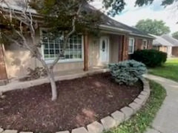 702 NW 12th St, Blue Springs, MO 64015