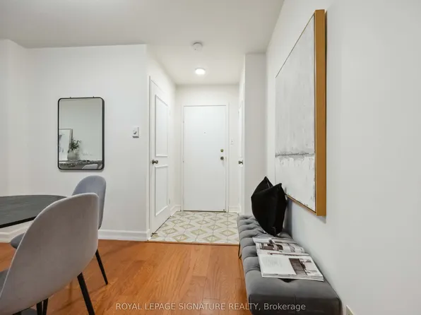 212 Saint George St #201, Toronto, ON M5R 2N5