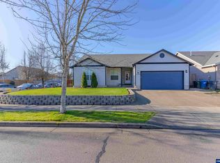 1284 Dahlia St, Woodburn, OR 97071
