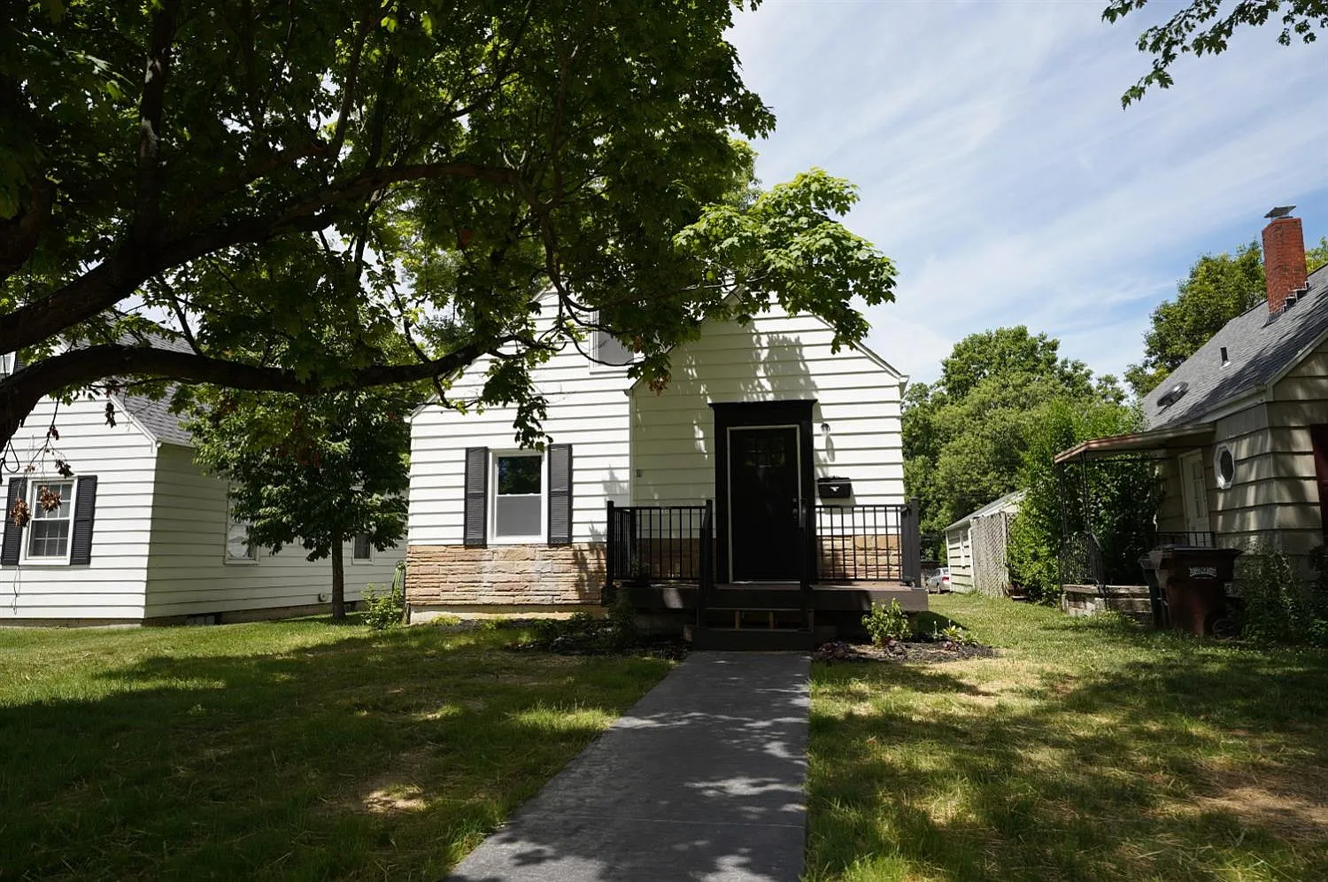 465 Deerfield Rd photo 1