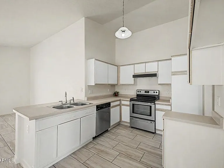 8563 W Mission Ln — Photo 8