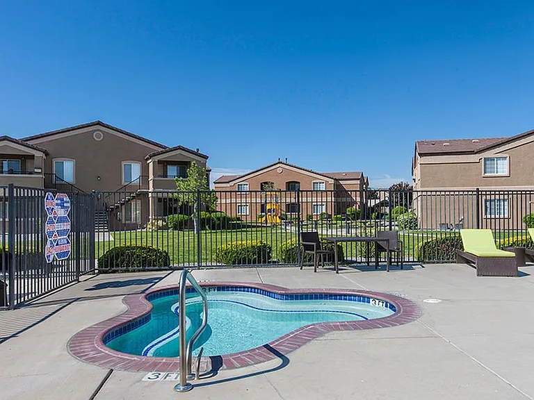 VERONA APARTMENT HOMES — Photo 19