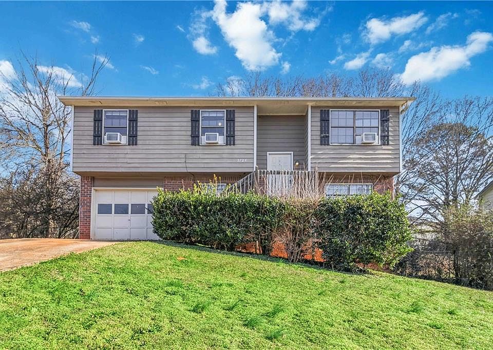 1st image of 2724 Oxford Dr