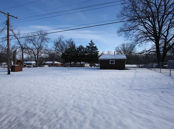 4th image of 2033 Lakewood Dr