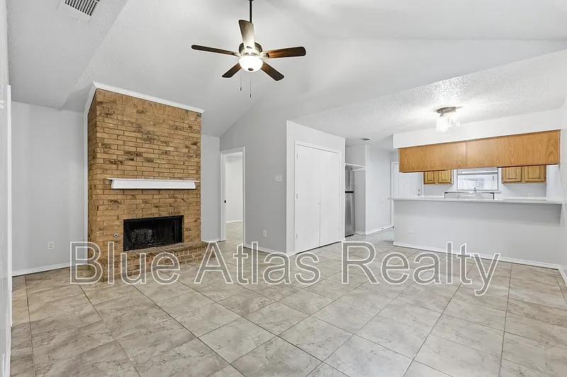 3 bed, 2.0 bath, 1144 sqft, $1,850 — Photo 2