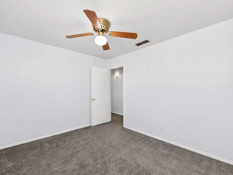 2476 N Berlin Ave — Photo 17