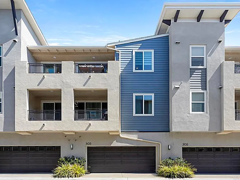 Middle garage and unit patio is on top floor