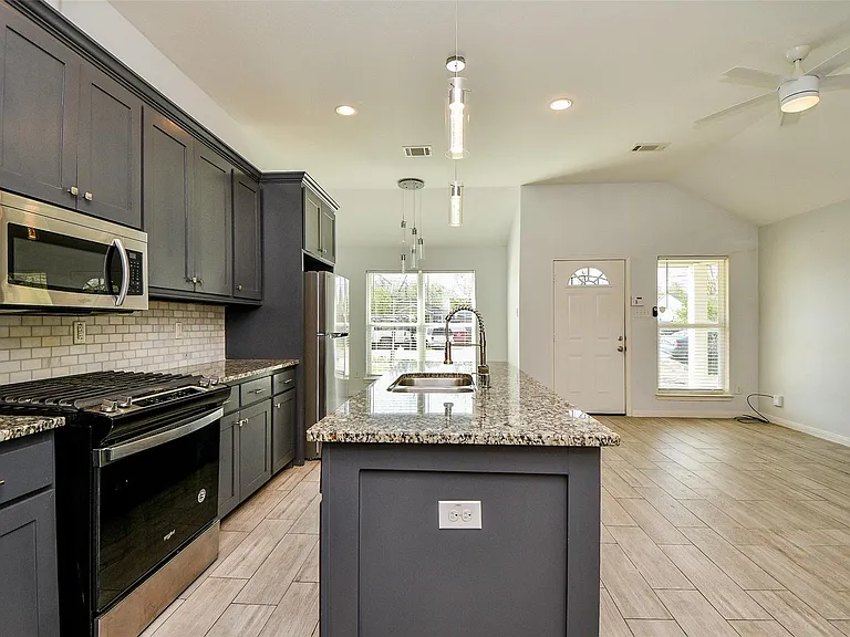 6747 England St #A — Photo 10