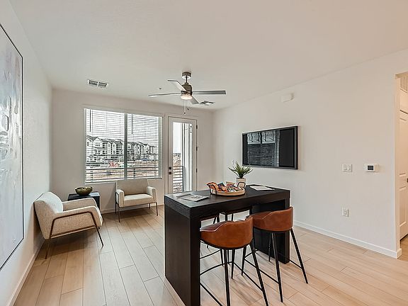 2232 Airkaree Heights Unit 101 - Web Quality - 003 - 04 Living Room