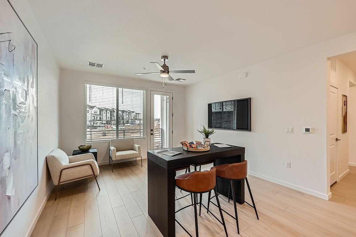 2232 Airkaree Heights Unit 101 - Web Quality - 003 - 04 Living Room