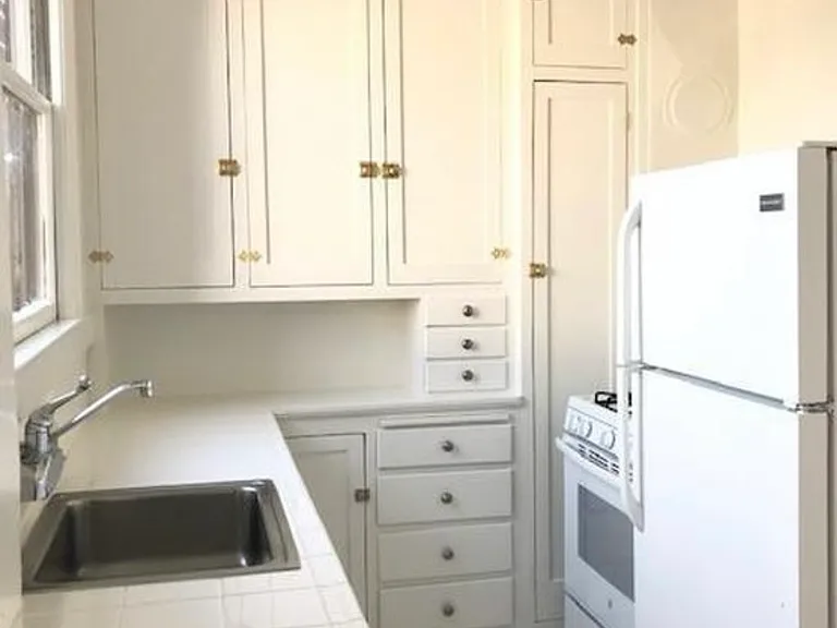 2370 Filbert St #207 — Photo 7