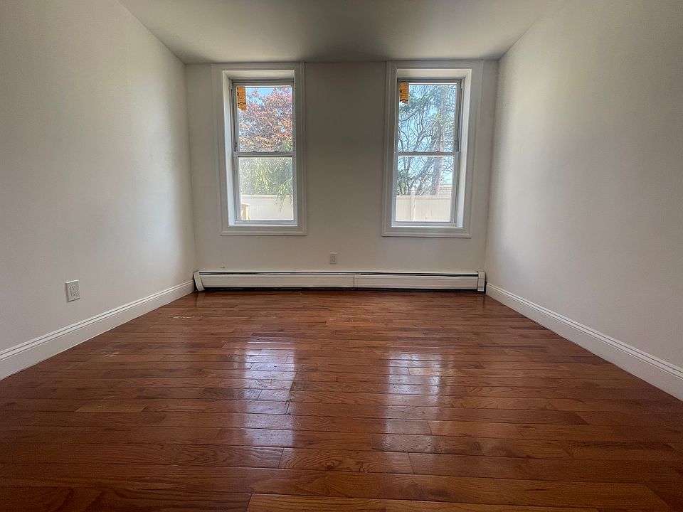 2nd image of 25-27 E 17th St #4E