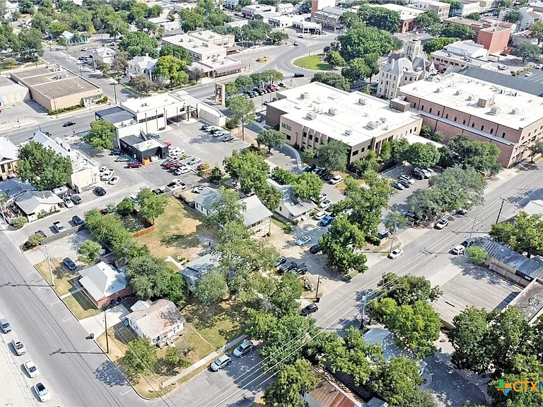 268 E Mill St — Photo 35