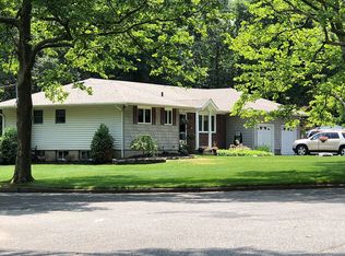 8 Campden Ln, Commack, NY 11725