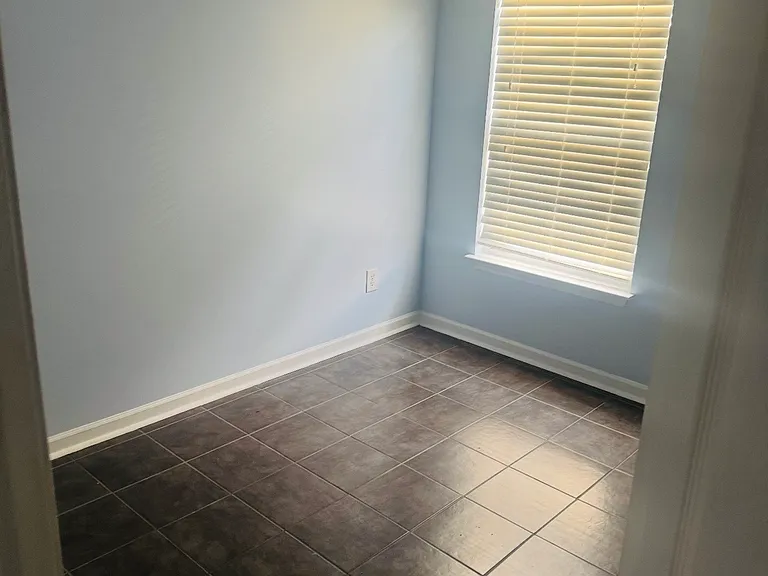 1100 Silvermoon Dr — Photo 16