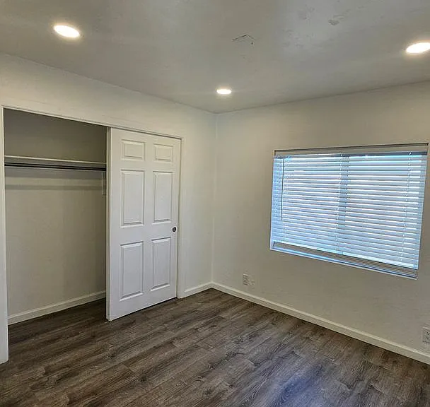 219 Candelaria Rd NW — Photo 6