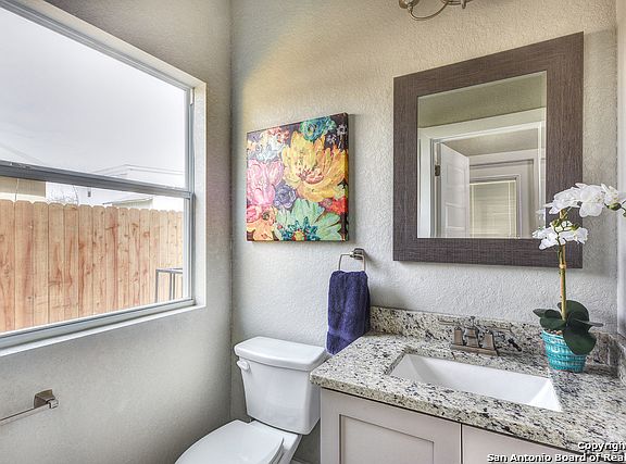 4th image of 1019 Florida St