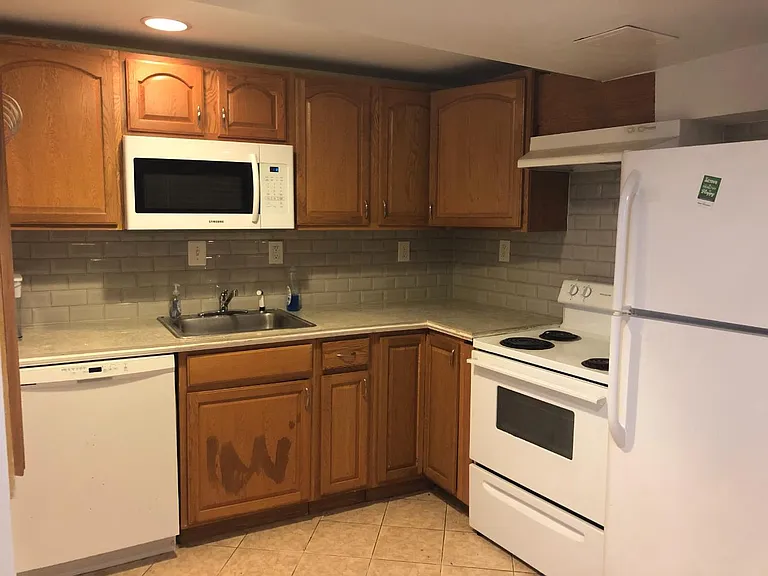 136 Bryant St NW #C — Photo 6