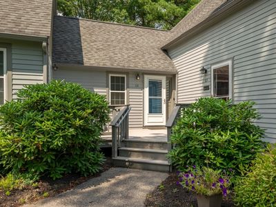 64 Glengarry Drive, Stratham, NH, 03885