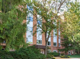 205 Rivershire Ln APT 512, Lincolnshire, IL 60069