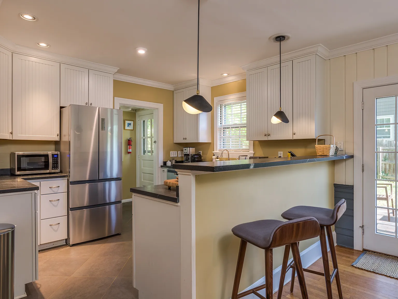 4 bed, 2.5 bath, 2232 sqft, $5,000 — Photo 3