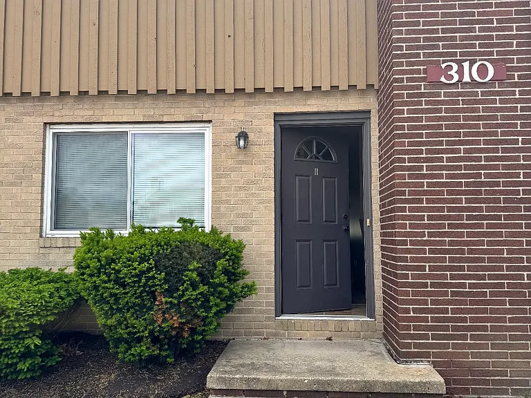 310 Lincoln St SW #H — Photo 1