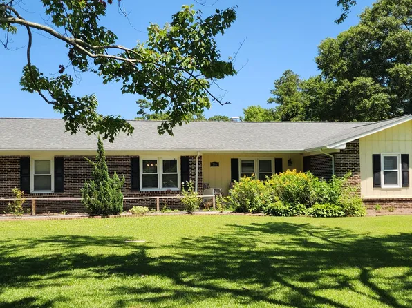 706 Hedrick Boulevard, Morehead City, NC 28557