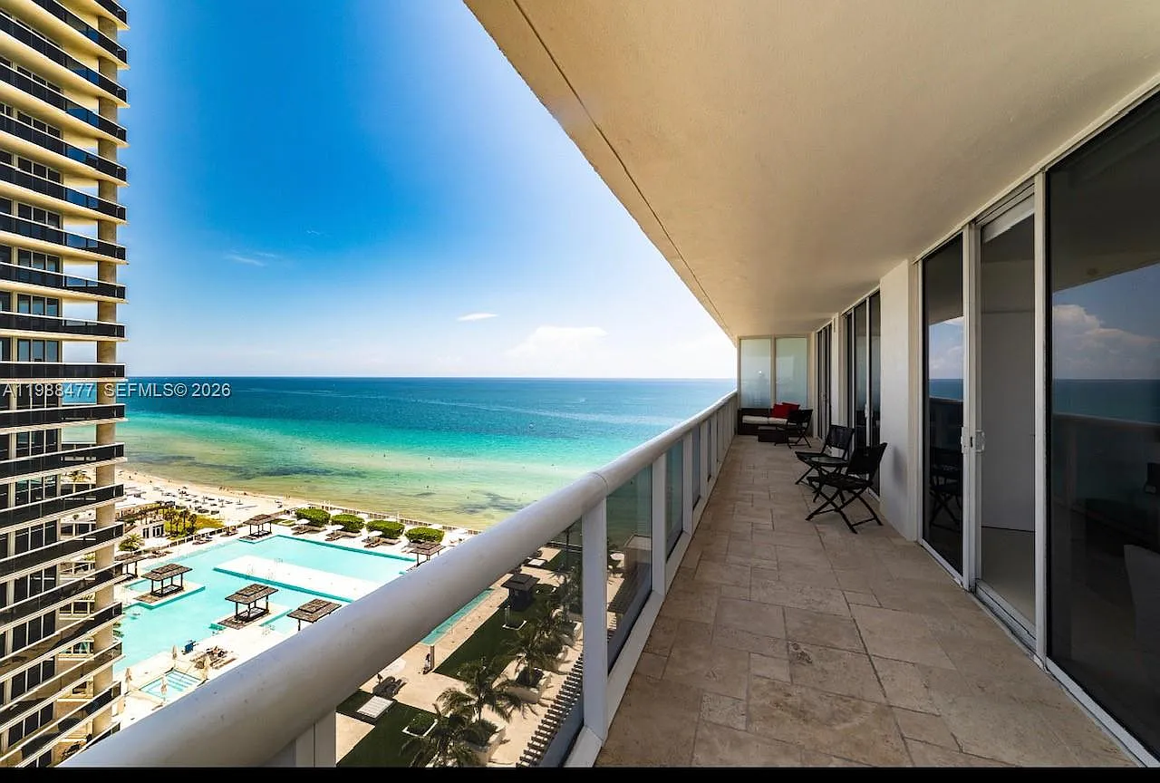 Beach Club Two — Photo 1
