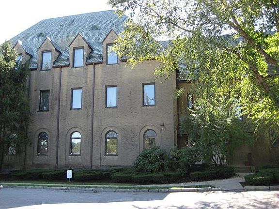 2nd image of 100-15 Chateau Ln