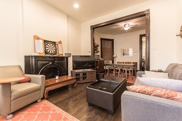1st image of 2465 N Lincoln Ave #2