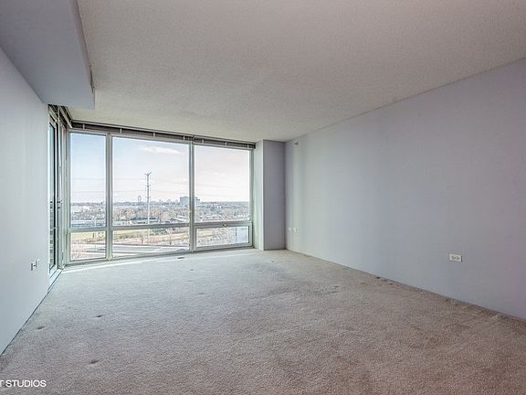 3rd image of 9655 Woods Dr #1109