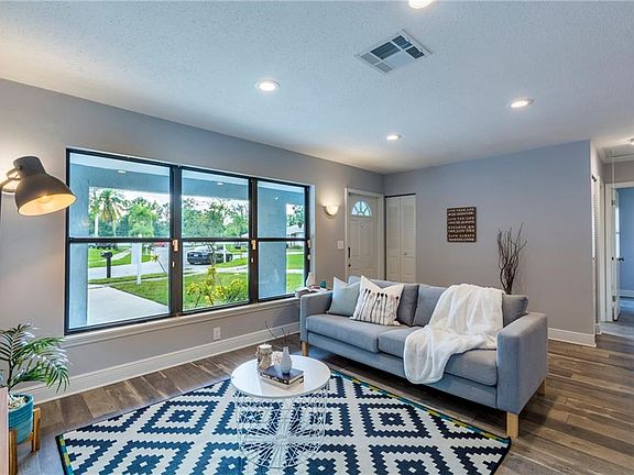 4th image of 7965 Smoketree Ct