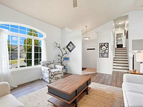 5th image of 235 Lockmoor Ave