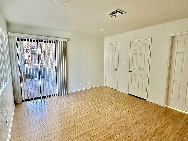 5042 Rainbow Blvd #106 — Photo 10