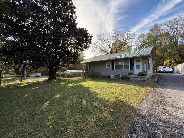 308 Sandra St, Paris, TN 38242