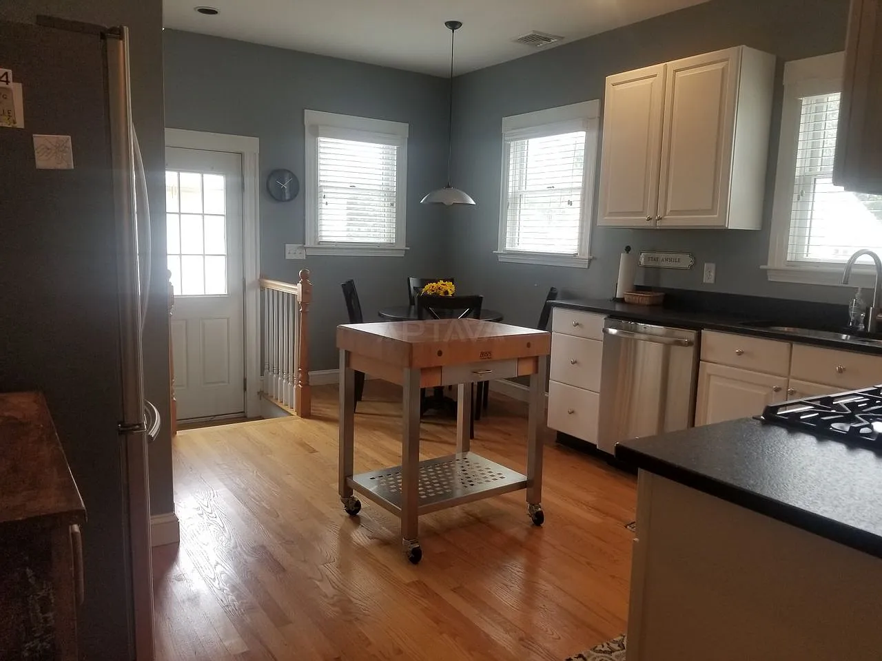 Ball Square / Tufts University / Davis Square area, 3 bedroom, 1 bathroom apartment — Photo 2