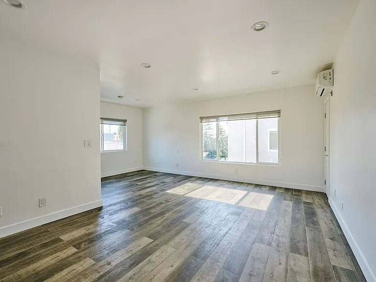 1333 W 36th Pl #3 — Photo 15