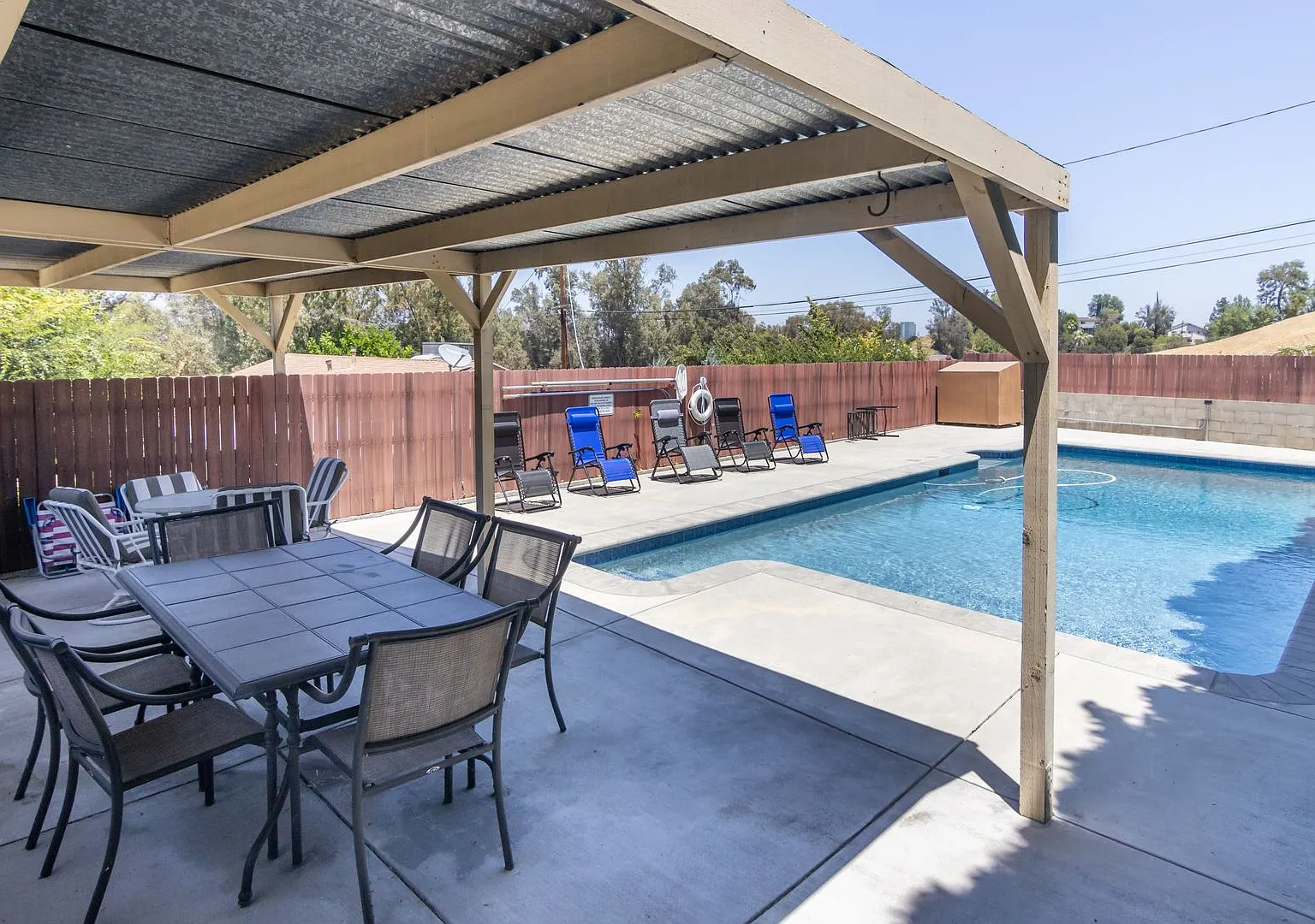 Charming 3 Bedroom 2 Bath Ranch -Style home — Photo 2