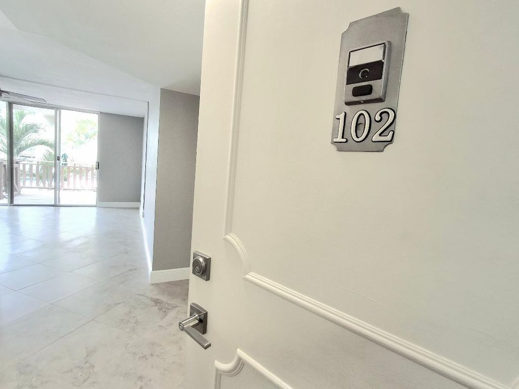 1421 N Ocean Blvd S #102, photo 2