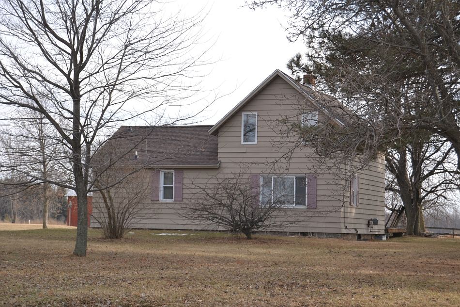Looking for a Country setting for your new home? This 2 bedroom is situated on a one acre lot. The h