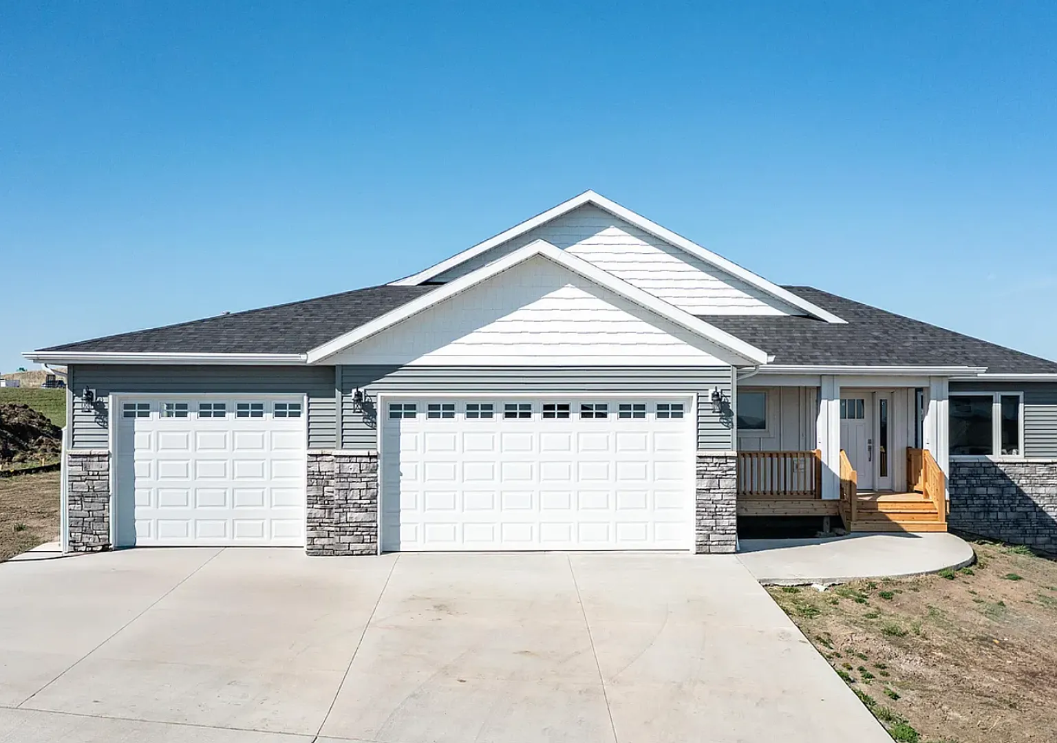 Beautiful New Home for RENT in NW Bismarck — Photo 1