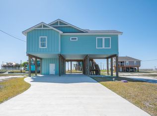 135 Starfish Dr, Rockport, TX 78382
