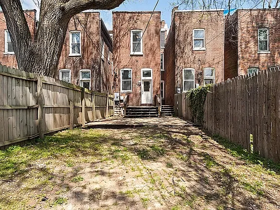 1832 Victor St — Photo 18
