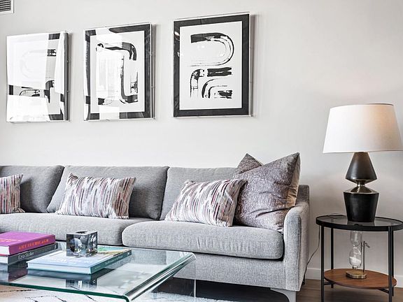 2nd image of 2522 N Milwaukee Ave #634