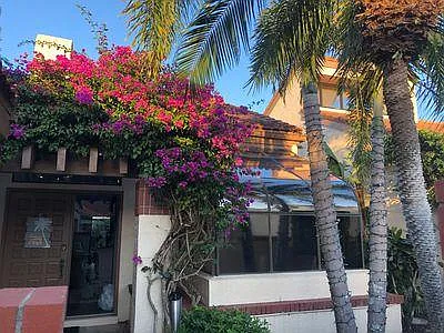 556 Bay Villas Ln — Photo 25