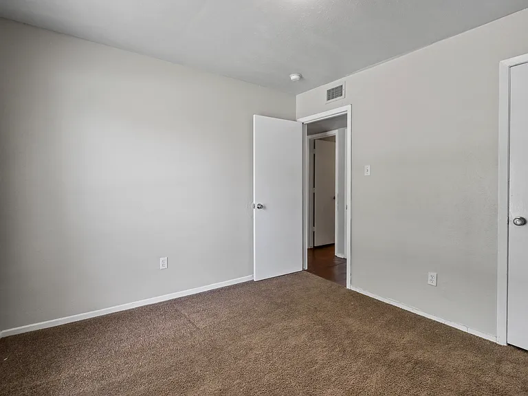 7012 Lincolnshire Ln — Photo 12