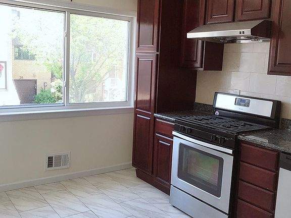 2nd image of 31 Yucca Dr