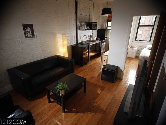 3rd image of 170 Elizabeth St #3A
