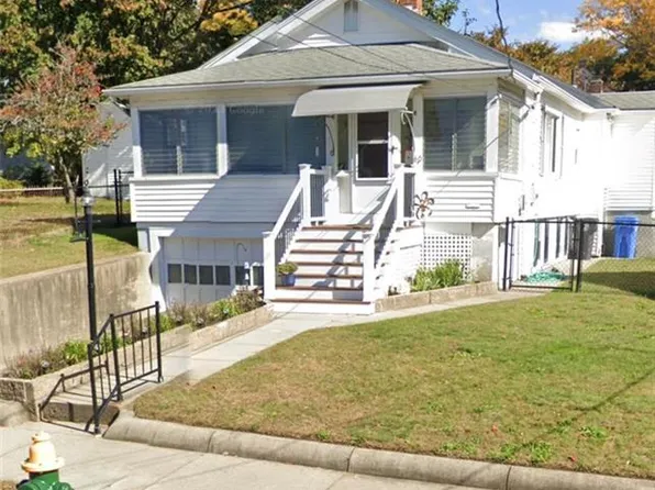 60 Boxwood Ave, Cranston, RI 02910